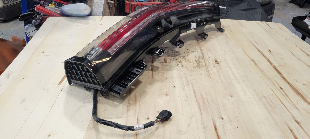 2019 ESCALADE LH TAIL LIGHT TESTED ALL LEDS WORK 32316 - image 3