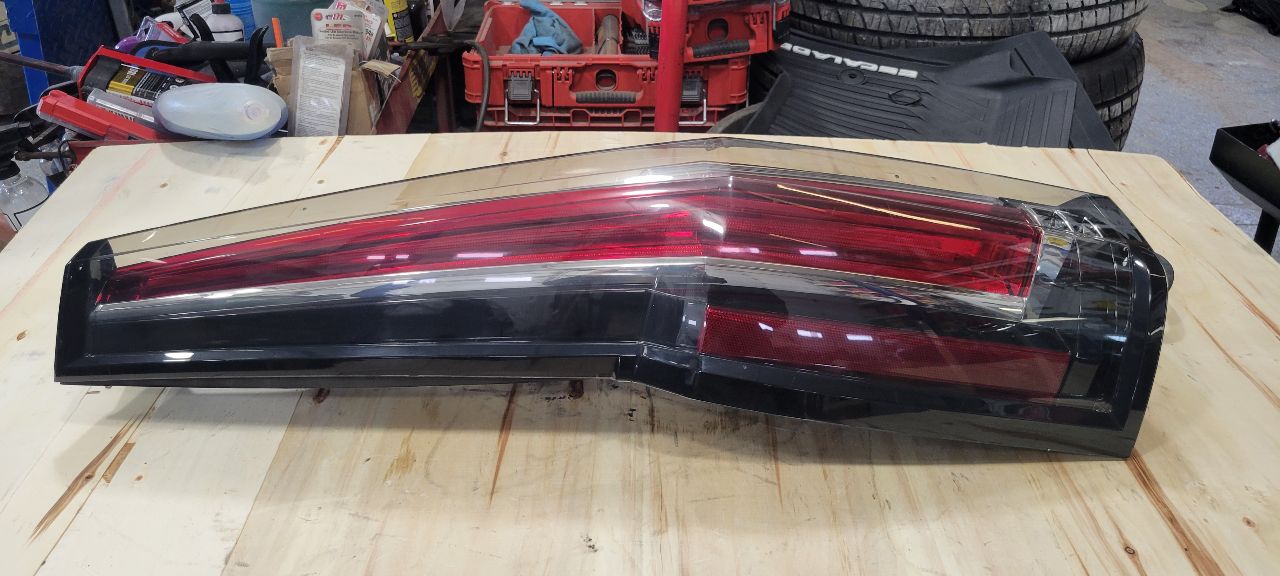 2019 ESCALADE LH TAIL LIGHT TESTED ALL LEDS WORK 32316 - image 8