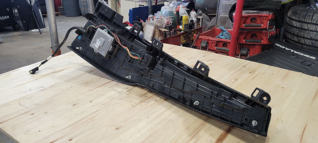 2019 ESCALADE LH TAIL LIGHT TESTED ALL LEDS WORK 32316 - image 11