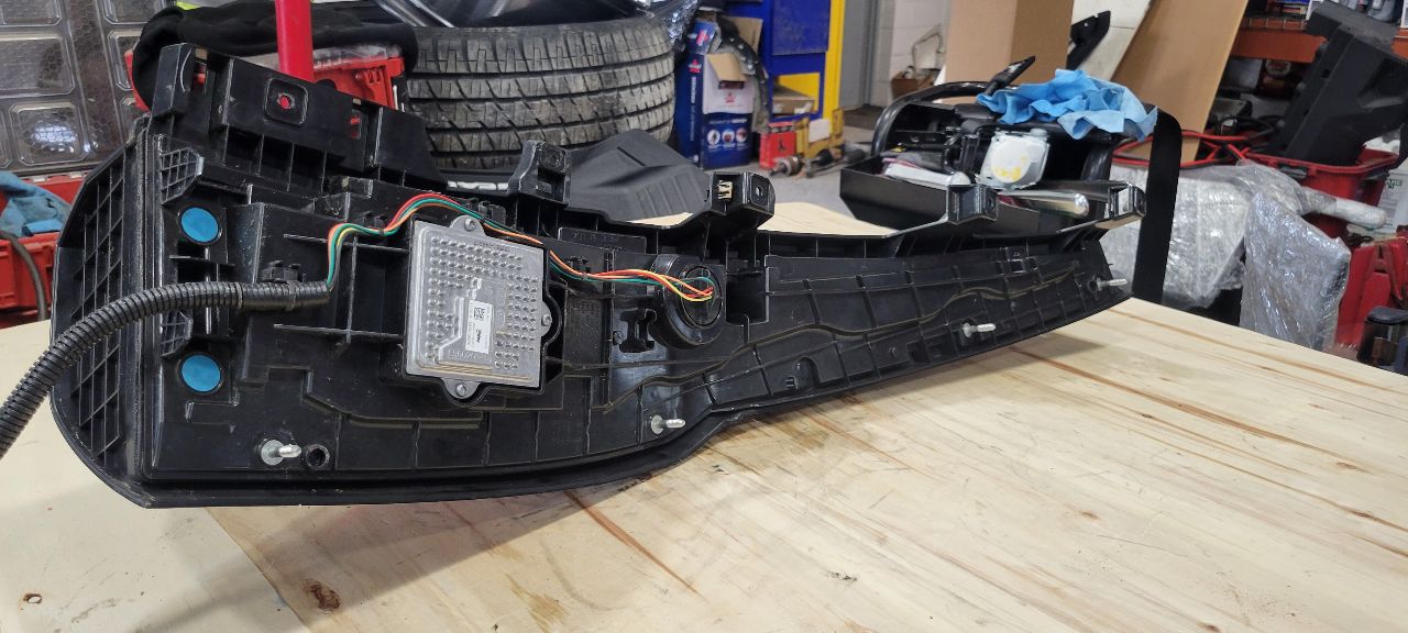 2019 ESCALADE LH TAIL LIGHT TESTED ALL LEDS WORK 32316 - image 12