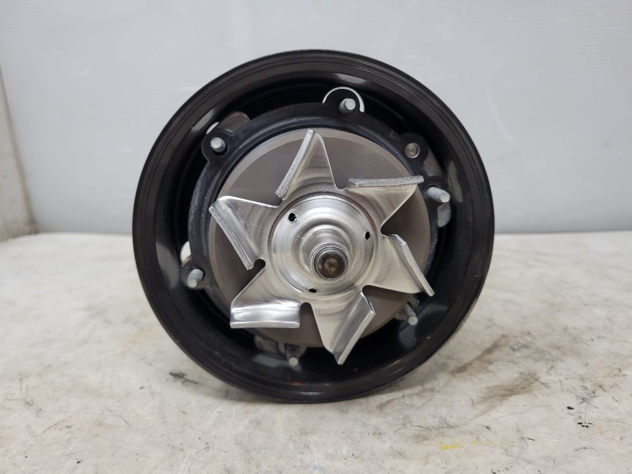 2019 ESCALADE WATER PUMP & PULLEY ONLY 22K MILES 32324 - image 7