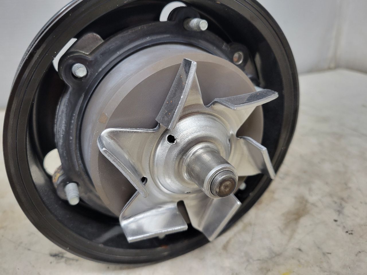 2019 ESCALADE WATER PUMP & PULLEY ONLY 22K MILES 32324 - image 10