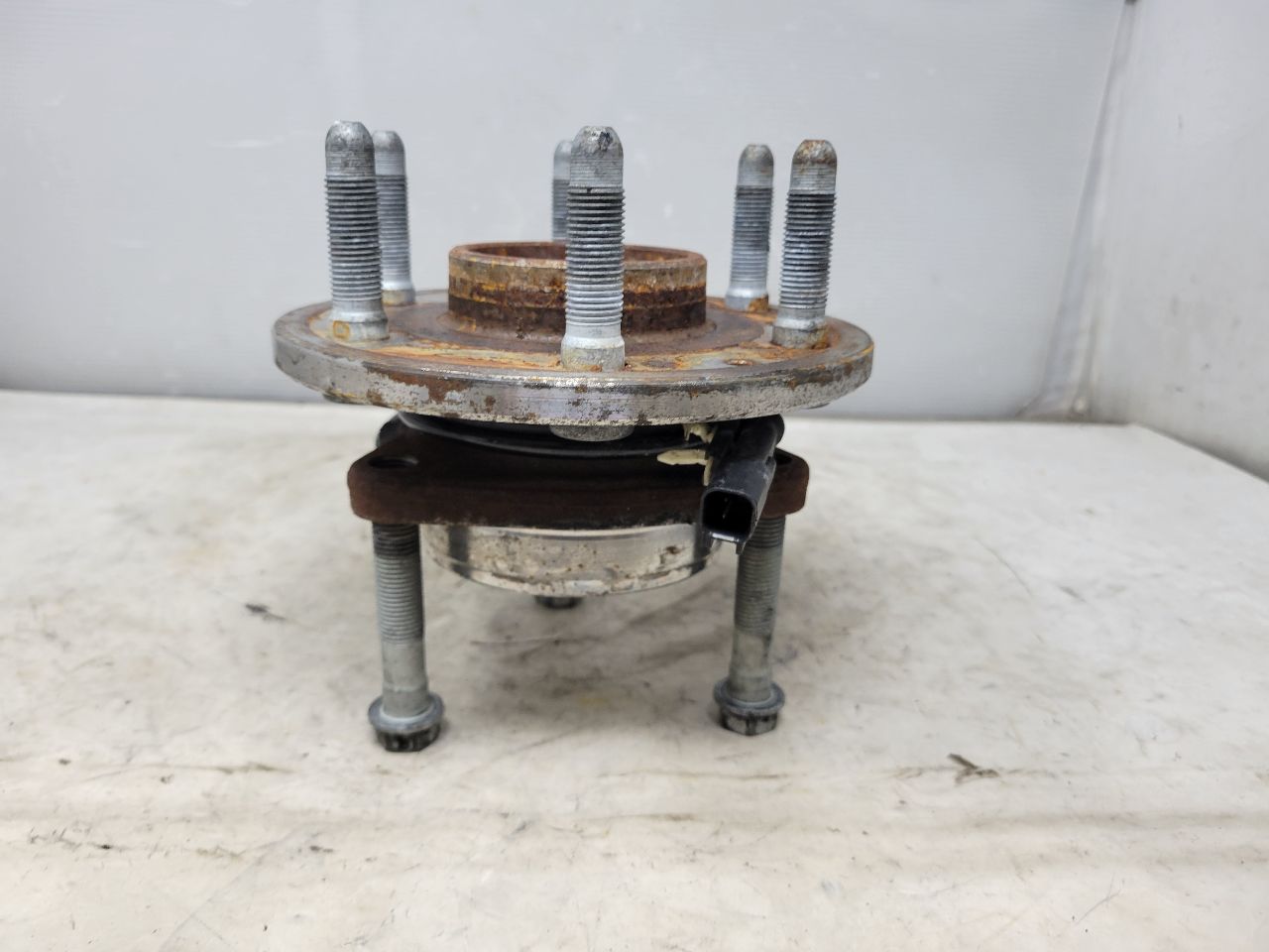 2019 ESCALADE OEM 4WD FRONT WHEEL HUB BEARING 22K 32332 - image 2