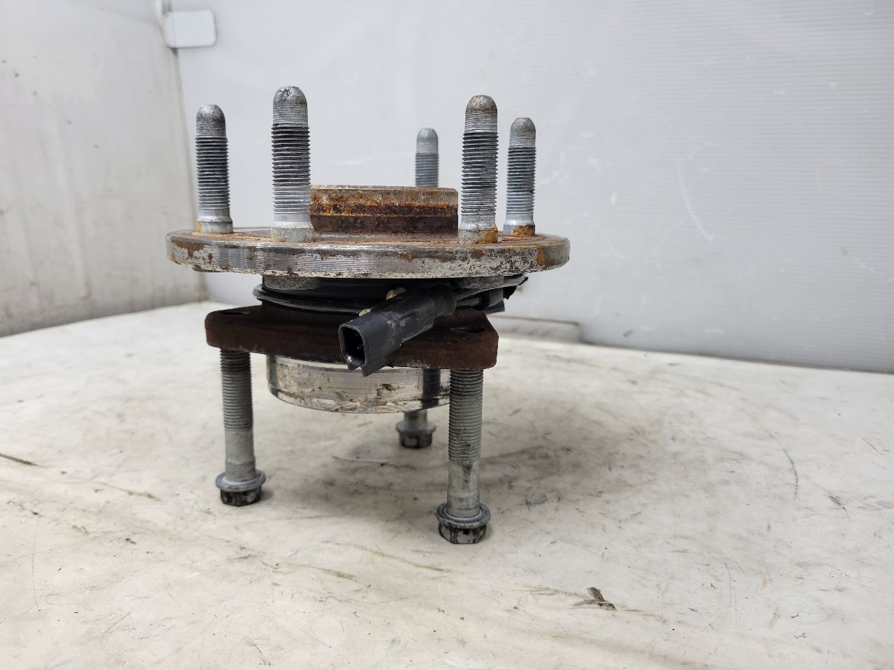 2019 ESCALADE OEM 4WD FRONT WHEEL HUB BEARING 22K 32332 - image 3