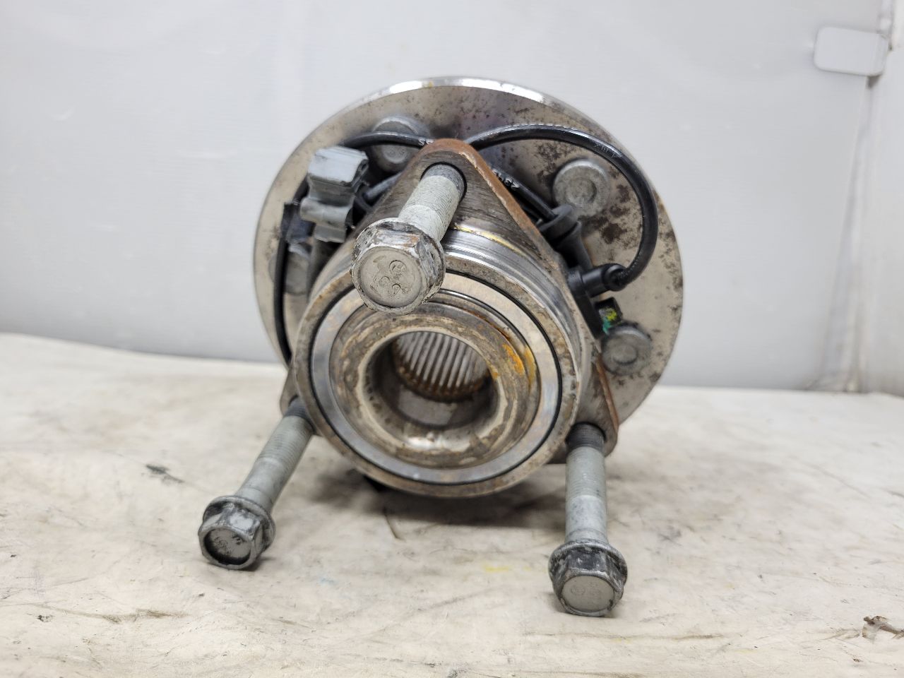 2019 ESCALADE OEM 4WD FRONT WHEEL HUB BEARING 22K 32332 - image 6