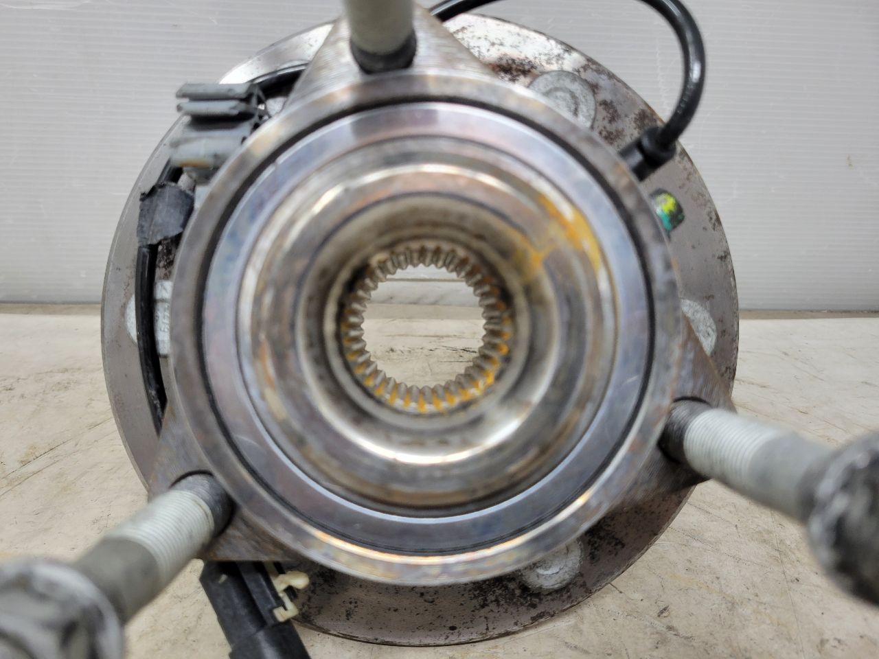 2019 ESCALADE OEM 4WD FRONT WHEEL HUB BEARING 22K 32332 - image 9