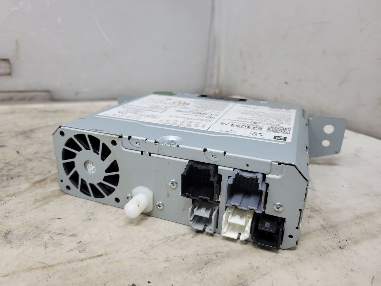2019 ESCALADE CD AUDIO DISC PLAYER TG5 84409478 32335 - image 4