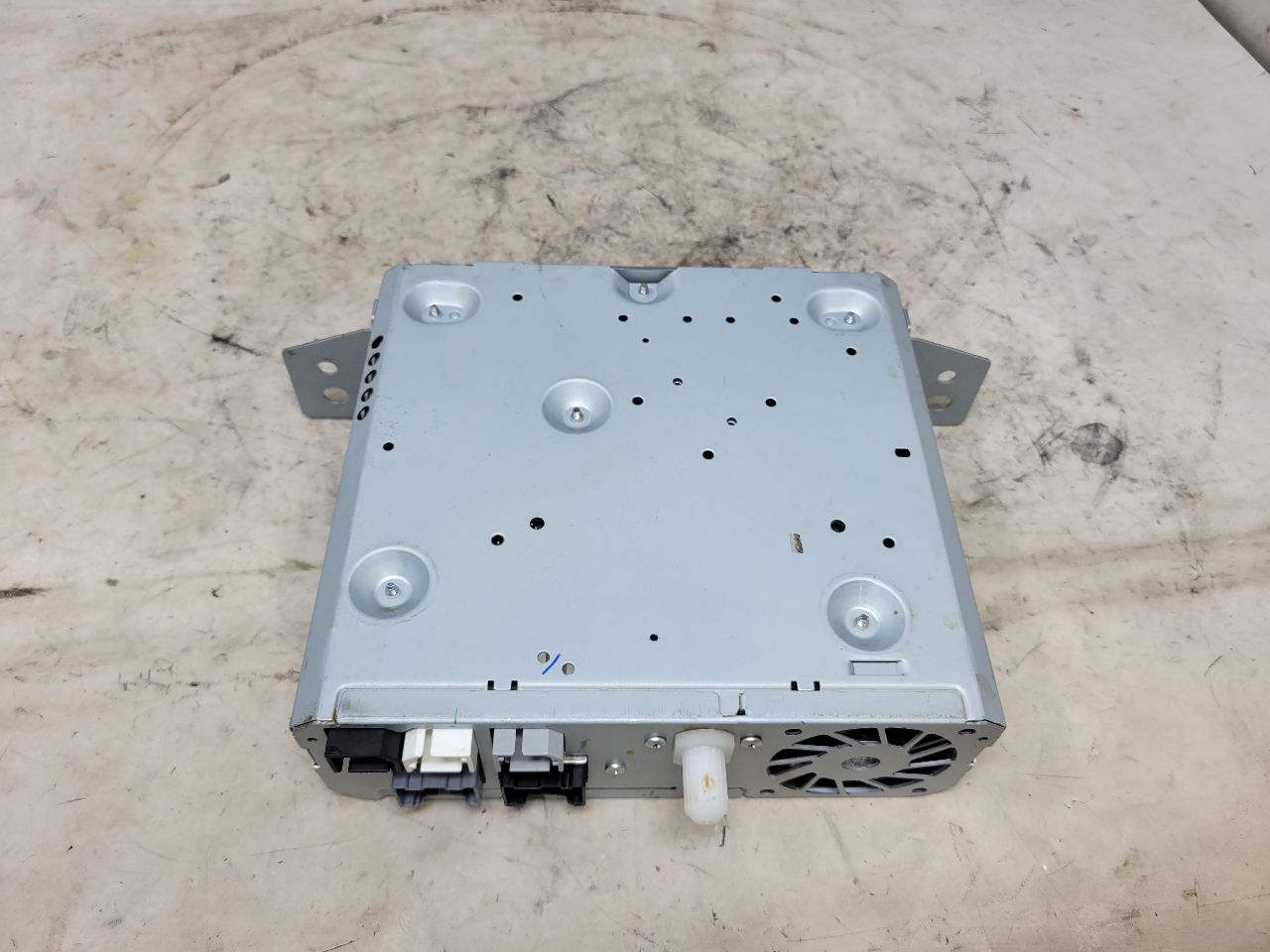 2019 ESCALADE CD AUDIO DISC PLAYER TG5 84409478 32335 - image 7