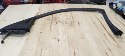 2019 ESCALADE RH FRONT UPPER DOOR PANEL TRIM 32343 - image 1