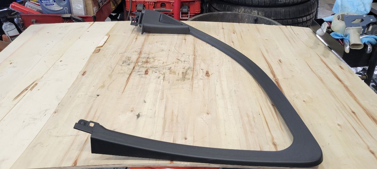2019 ESCALADE RH FRONT UPPER DOOR PANEL TRIM 32343 - image 2