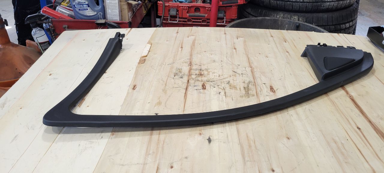 2019 ESCALADE RH FRONT UPPER DOOR PANEL TRIM 32343 - image 3