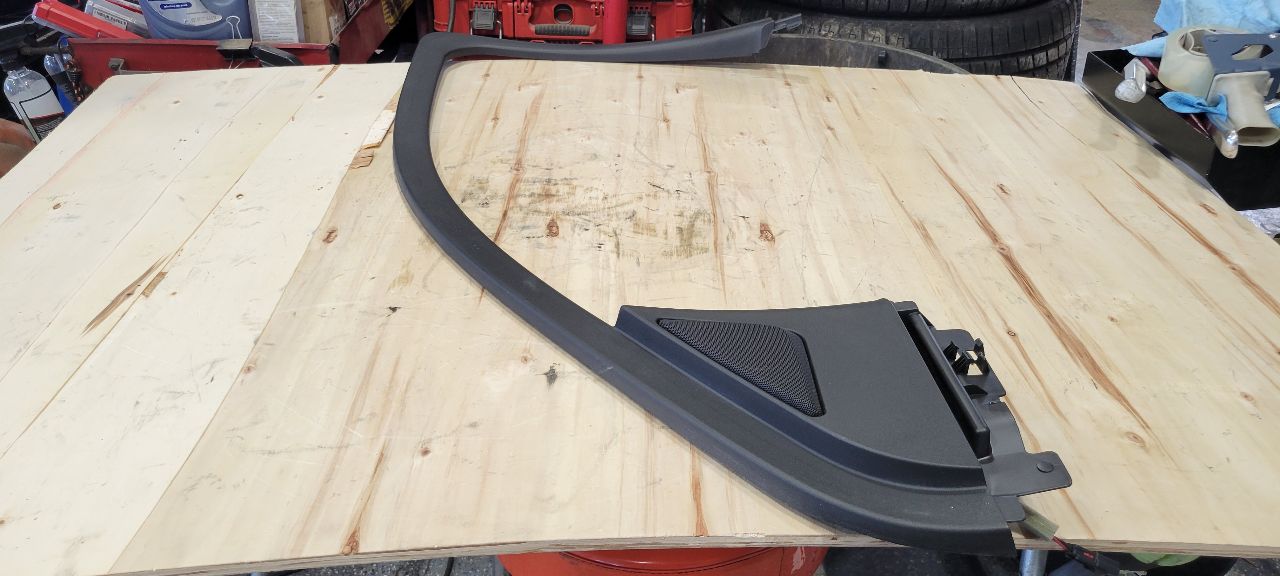 2019 ESCALADE RH FRONT UPPER DOOR PANEL TRIM 32343 - image 4