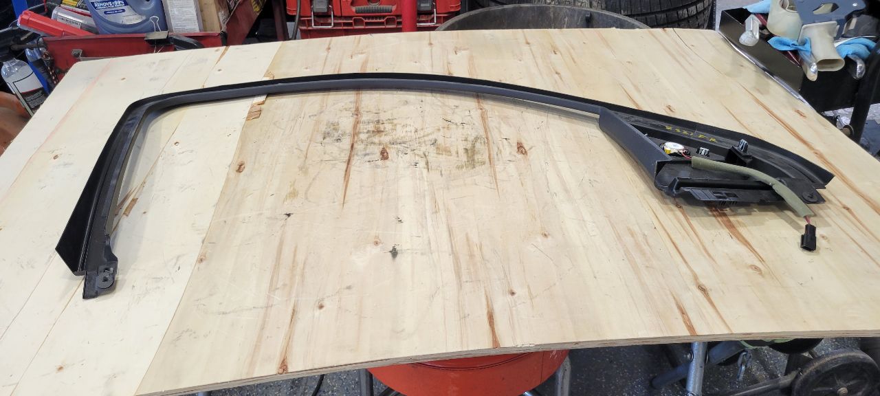 2019 ESCALADE RH FRONT UPPER DOOR PANEL TRIM 32343 - image 5