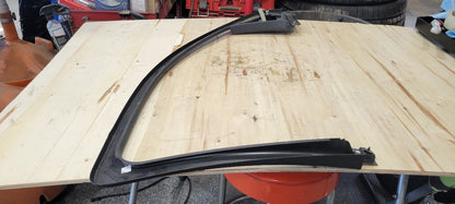 2019 ESCALADE RH FRONT UPPER DOOR PANEL TRIM 32343 - image 8