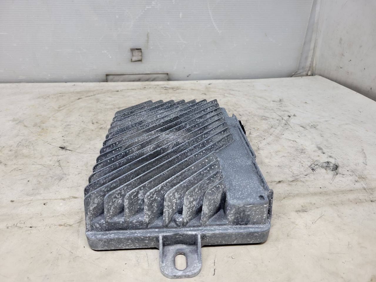 2019 ESCALADE BOSE AMP RADIO AMPLIFIER 84503465 32345 - image 3