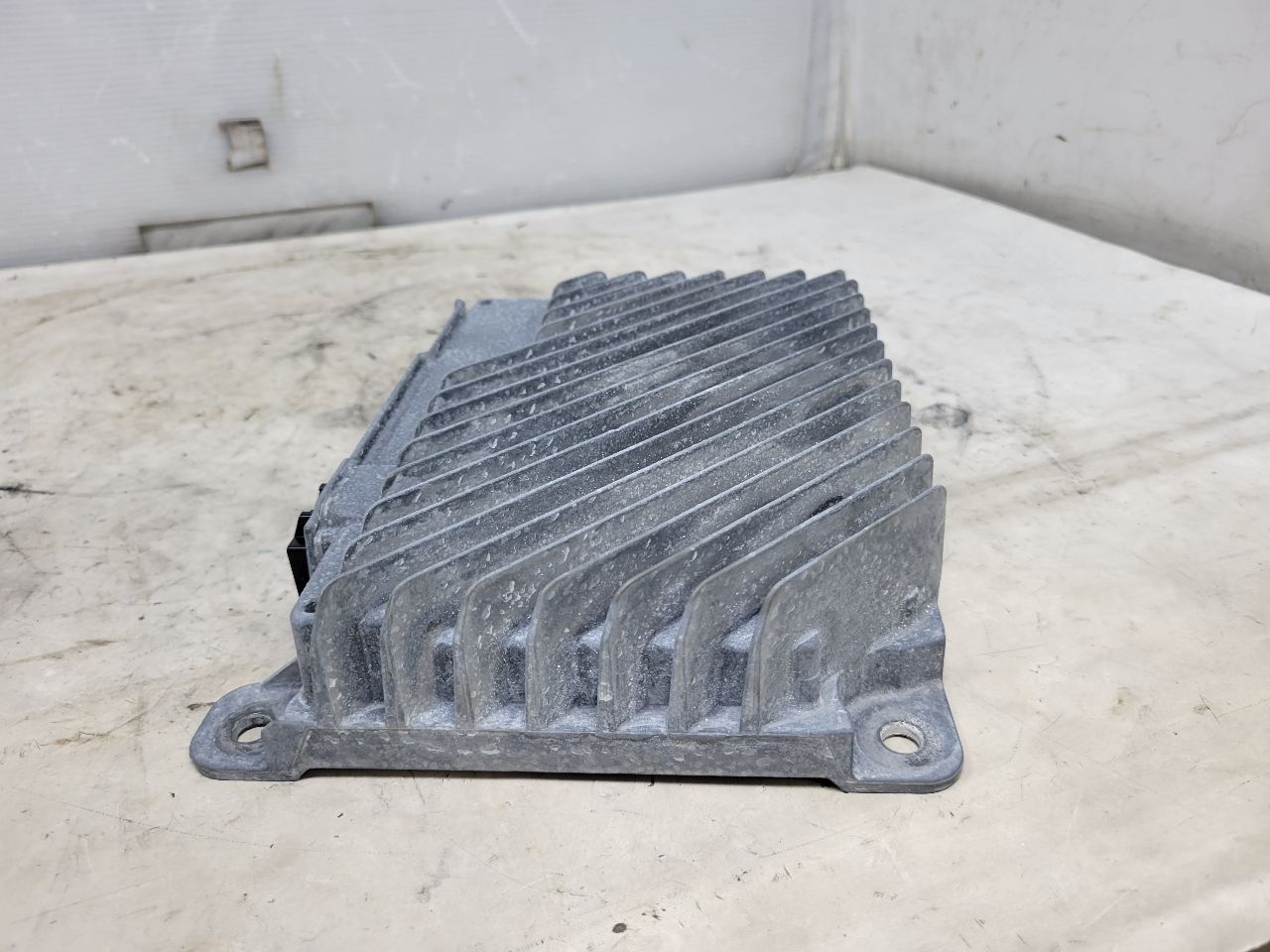 2019 ESCALADE BOSE AMP RADIO AMPLIFIER 84503465 32345 - image 5