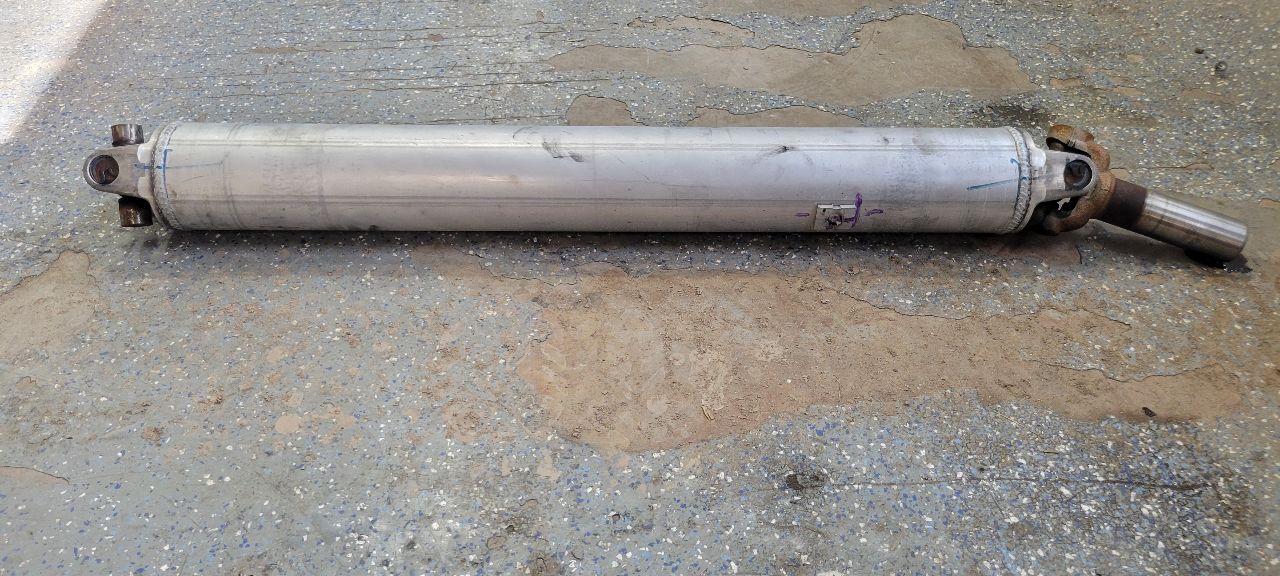 2019 ESCALADE 4WD REAR DRIVESHAFT 22K 84083947 32346 - image 2