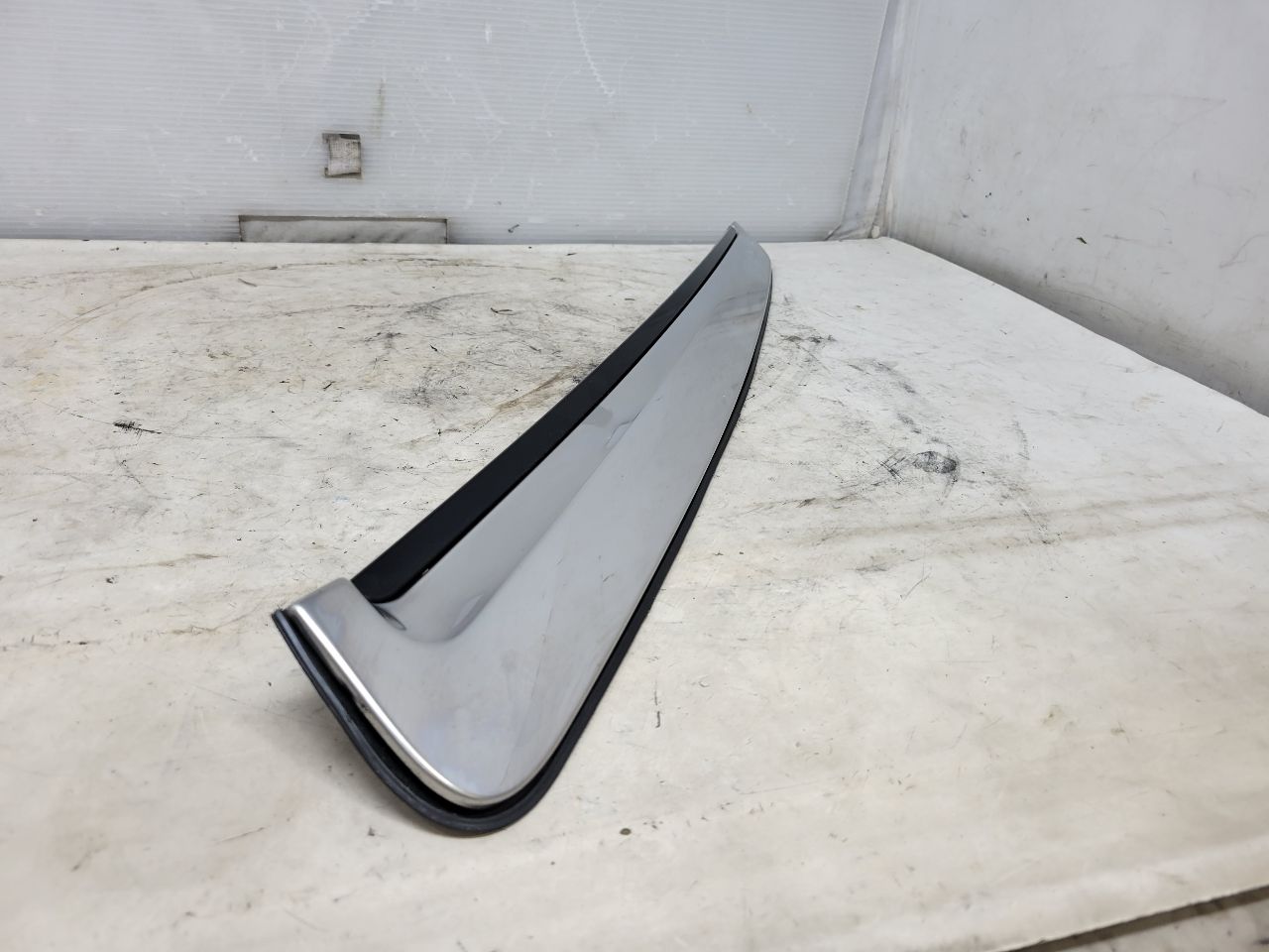 2019 ESCALADE LH C PILLAR CHROME MOLDING TRIM 32351 - image 4