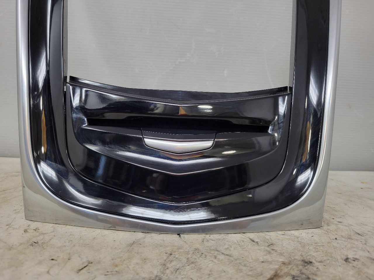 2019 ESCALADE CUE RADIO TRIM DASH BEZEL 22808248 32352 - image 6