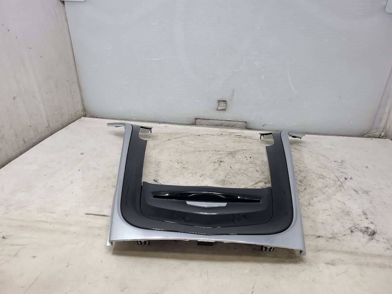 2019 ESCALADE CUE RADIO TRIM DASH BEZEL 22808248 32352 - image 7