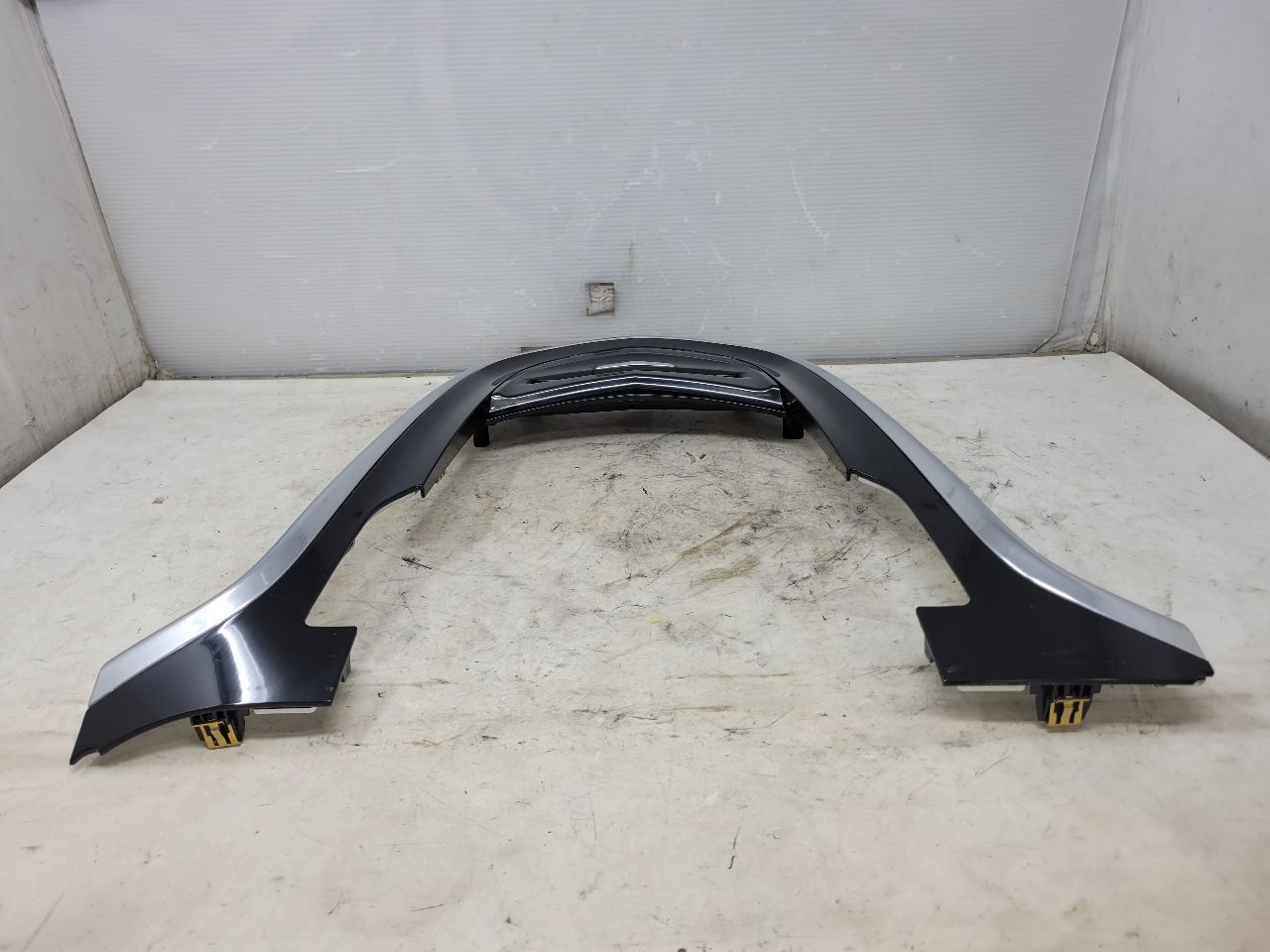 2019 ESCALADE CUE RADIO TRIM DASH BEZEL 22808248 32352 - image 9