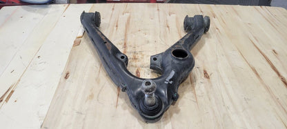 2019 ESCALADE RH PASSENGER LOWER CONTROL ARM 22K 32358 - image 4