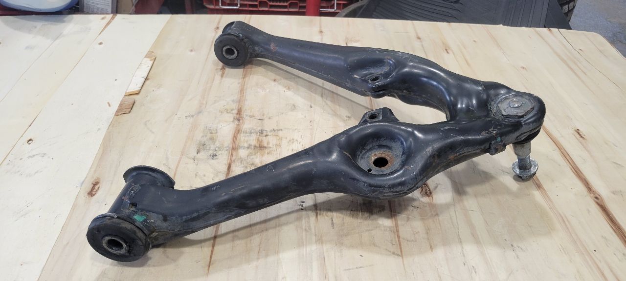 2019 ESCALADE RH PASSENGER LOWER CONTROL ARM 22K 32358 - image 5