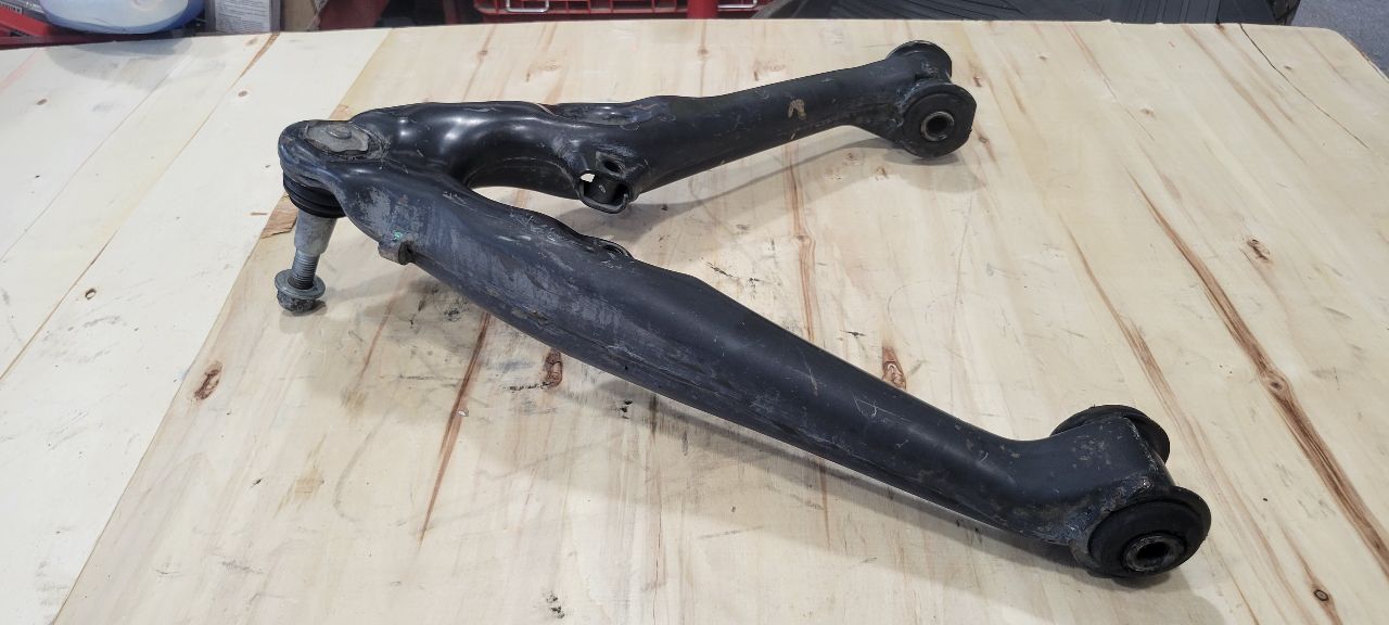 2019 ESCALADE RH PASSENGER LOWER CONTROL ARM 22K 32358 - image 7