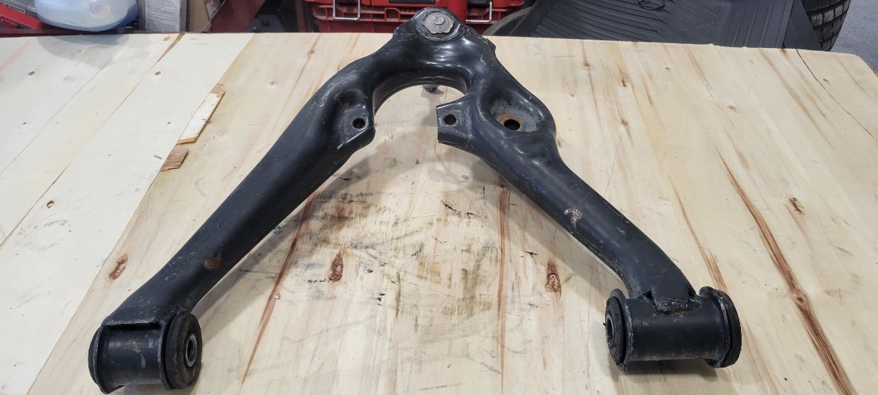 2019 ESCALADE RH PASSENGER LOWER CONTROL ARM 22K 32358 - image 8