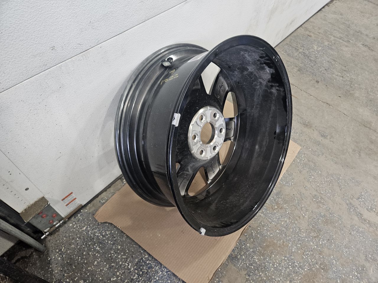 2019 ESCALADE 22x9 SILVER WHEEL NO INSERTS 32370 - image 6