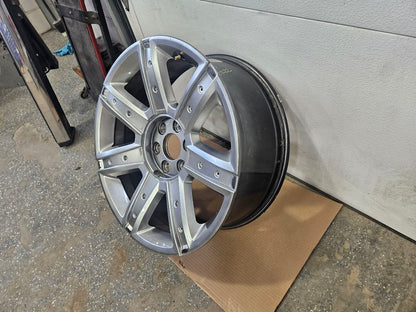 2019 ESCALADE 22x9 SILVER WHEEL NO INSERTS 32370 - image 3