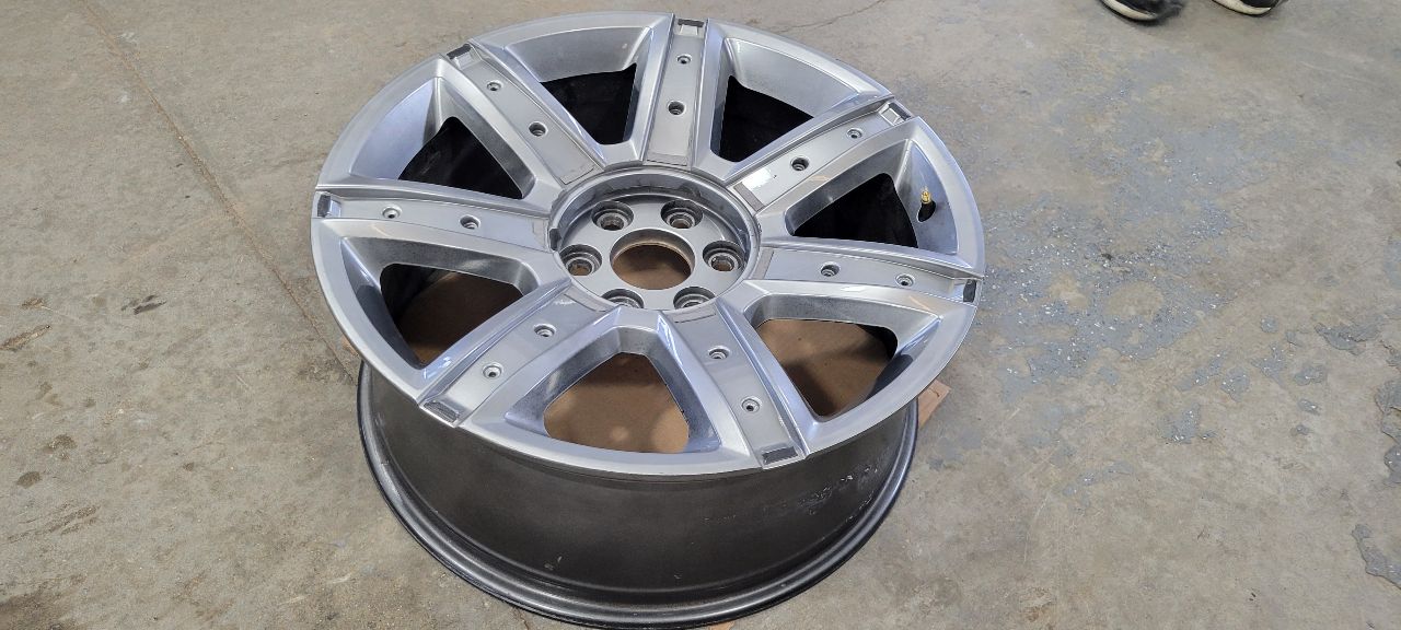2019 ESCALADE 22x9 SILVER WHEEL NO INSERTS 32372 - image 3