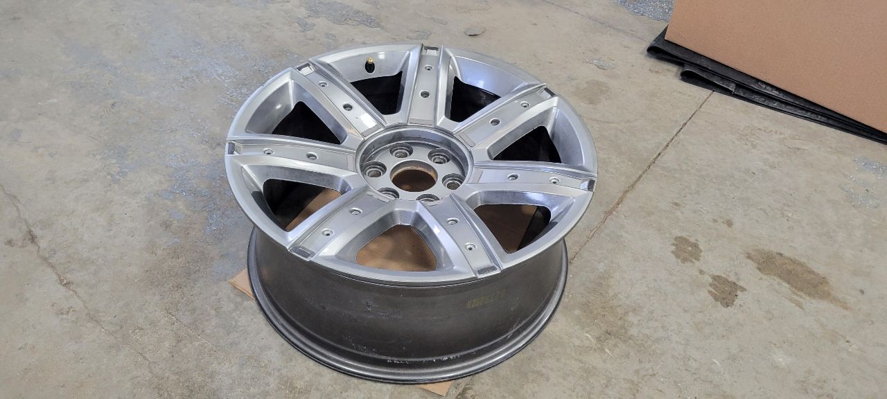 2019 ESCALADE 22x9 SILVER WHEEL NO INSERTS 32372 - image 7