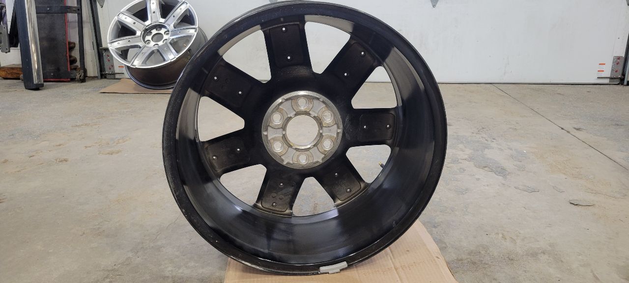 2019 ESCALADE 22x9 SILVER WHEEL NO INSERTS 32372 - image 8