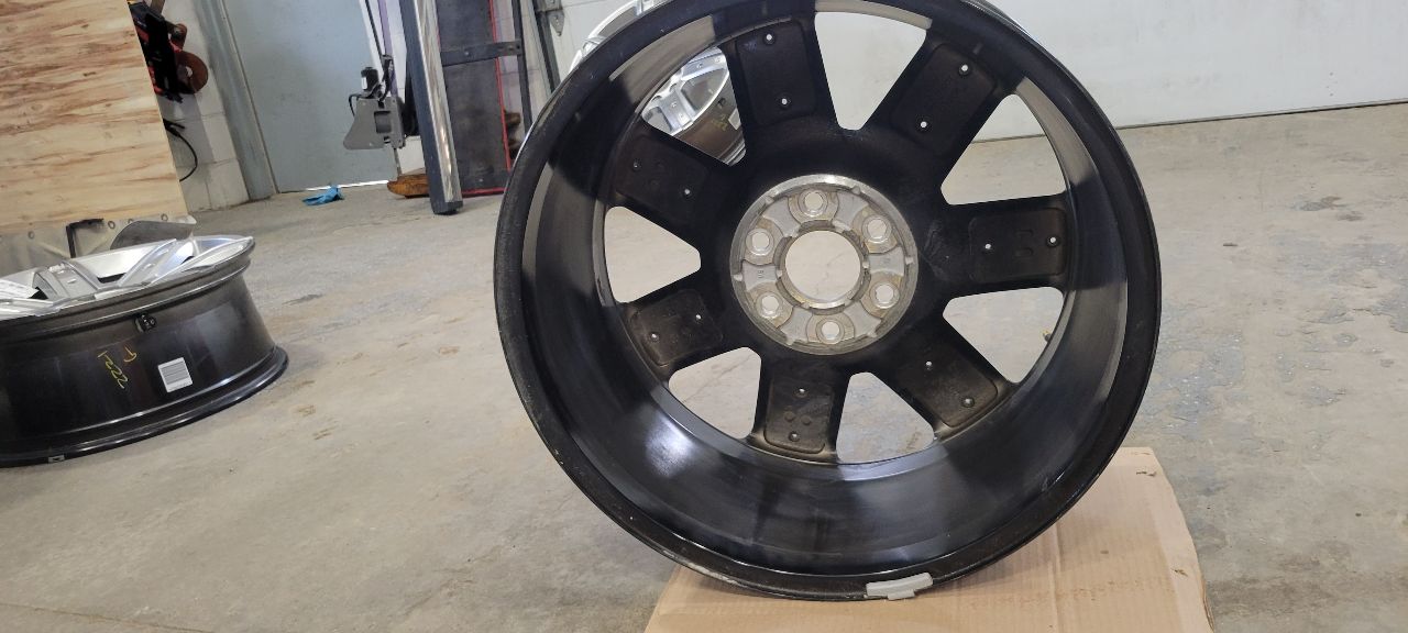 2019 ESCALADE 22x9 SILVER WHEEL NO INSERTS 32372 - image 10