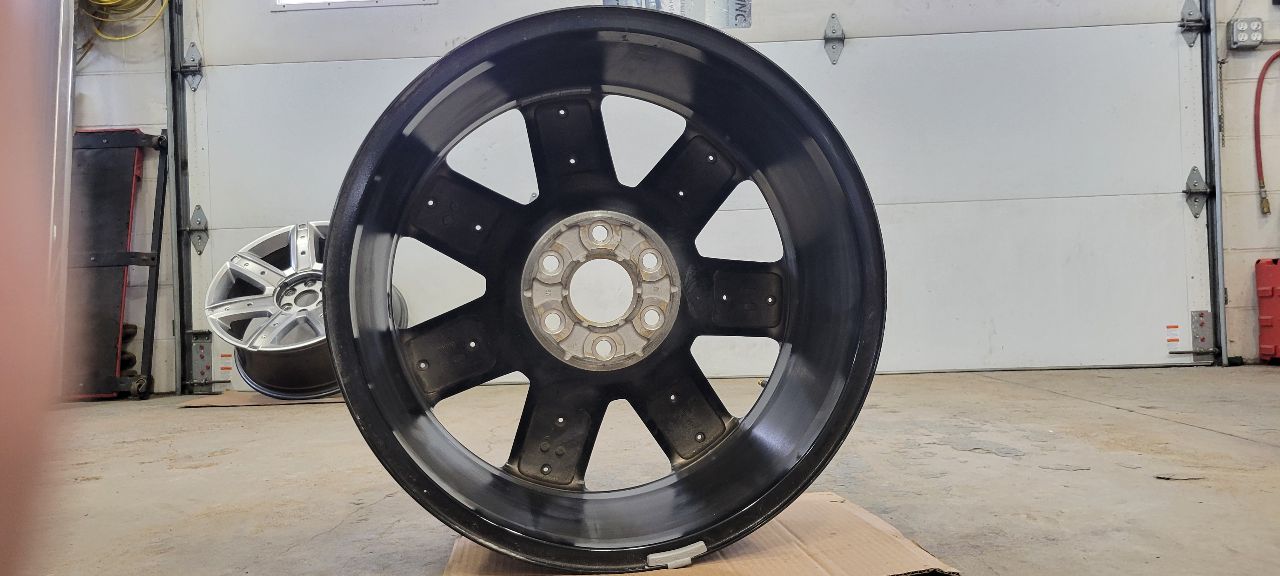 2019 ESCALADE 22x9 SILVER WHEEL NO INSERTS 32372 - image 12
