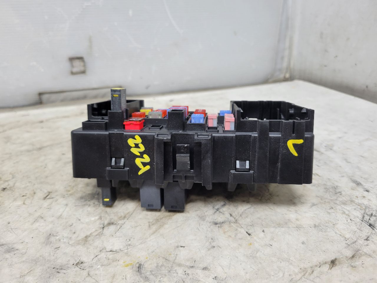 2019 ESCALADE DASH CABIN FUSE BOX 84114432 32384 - image 4