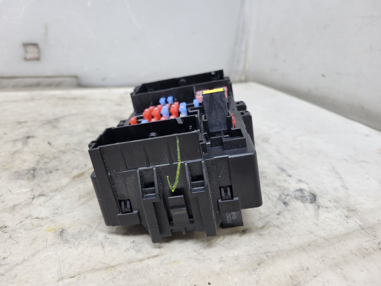 2019 ESCALADE DASH CABIN FUSE BOX 84114432 32384 - image 5