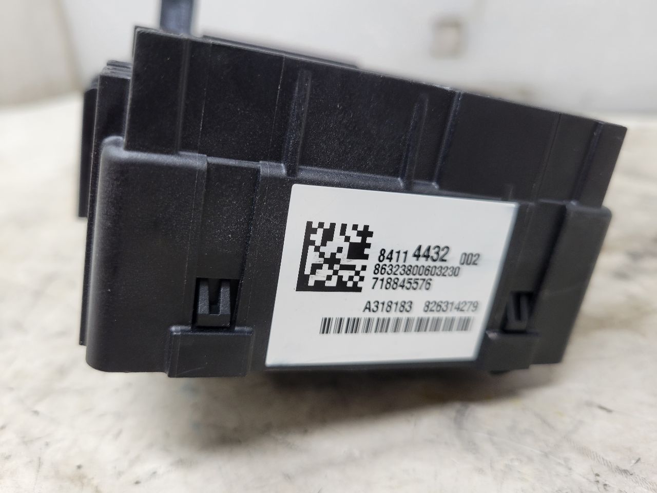2019 ESCALADE DASH CABIN FUSE BOX 84114432 32384 - image 9