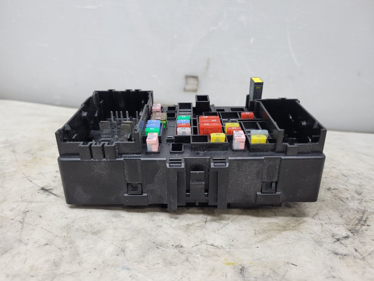 2019 ESCALADE DASH CABIN FUSE BOX 84114433 32385 - image 2