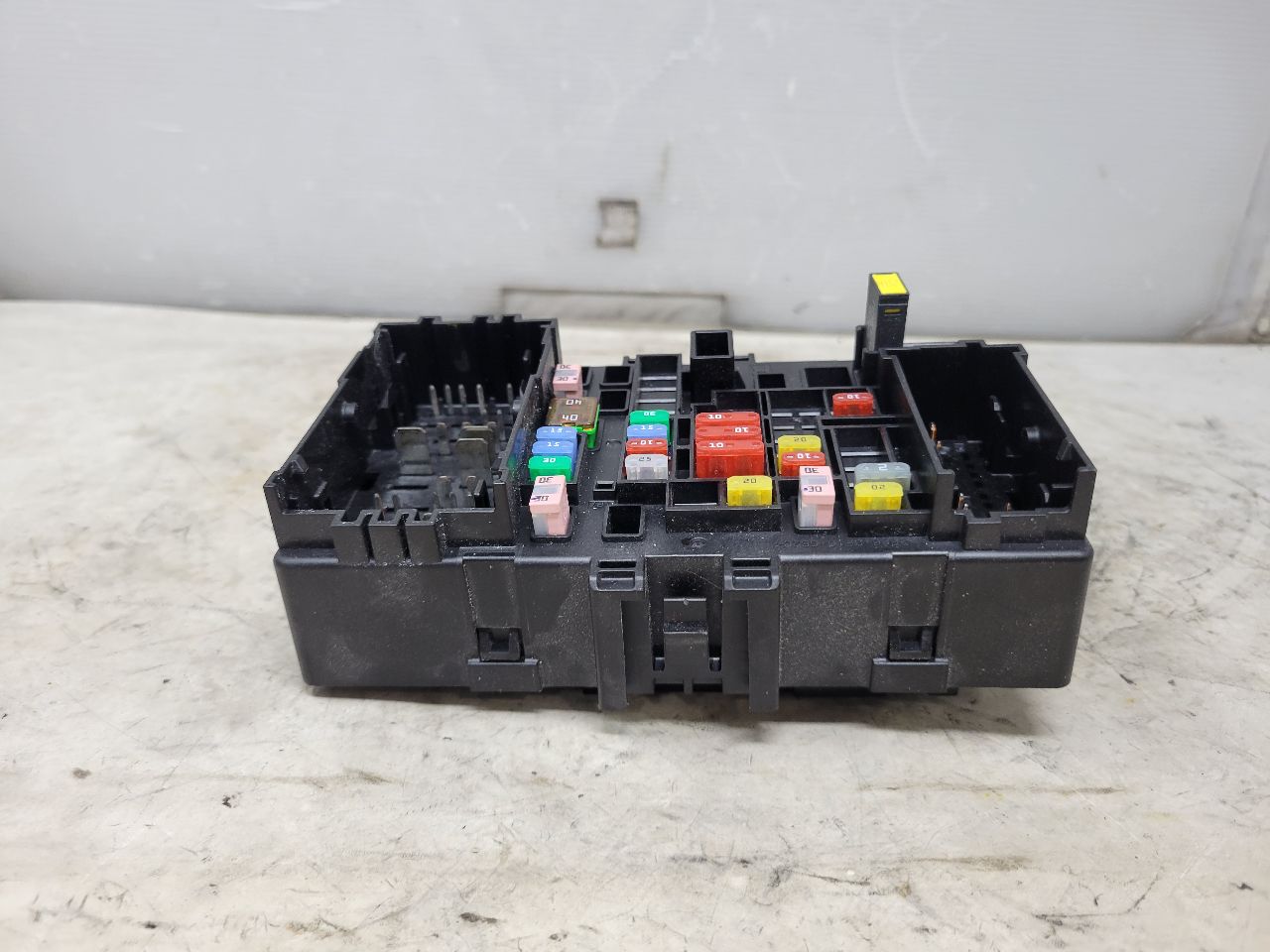 2019 ESCALADE DASH CABIN FUSE BOX 84114433 32385 - image 8