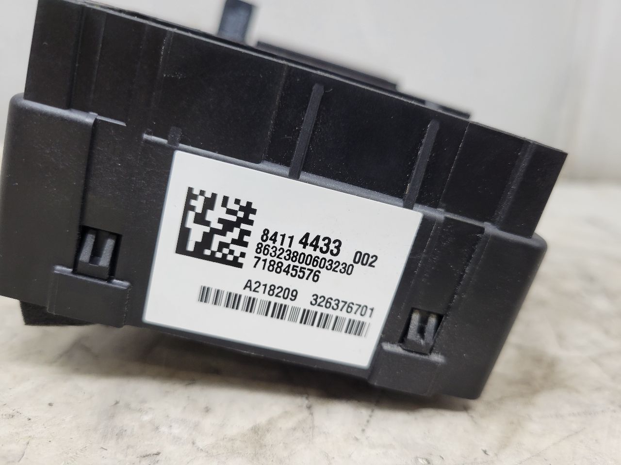 2019 ESCALADE DASH CABIN FUSE BOX 84114433 32385 - image 10