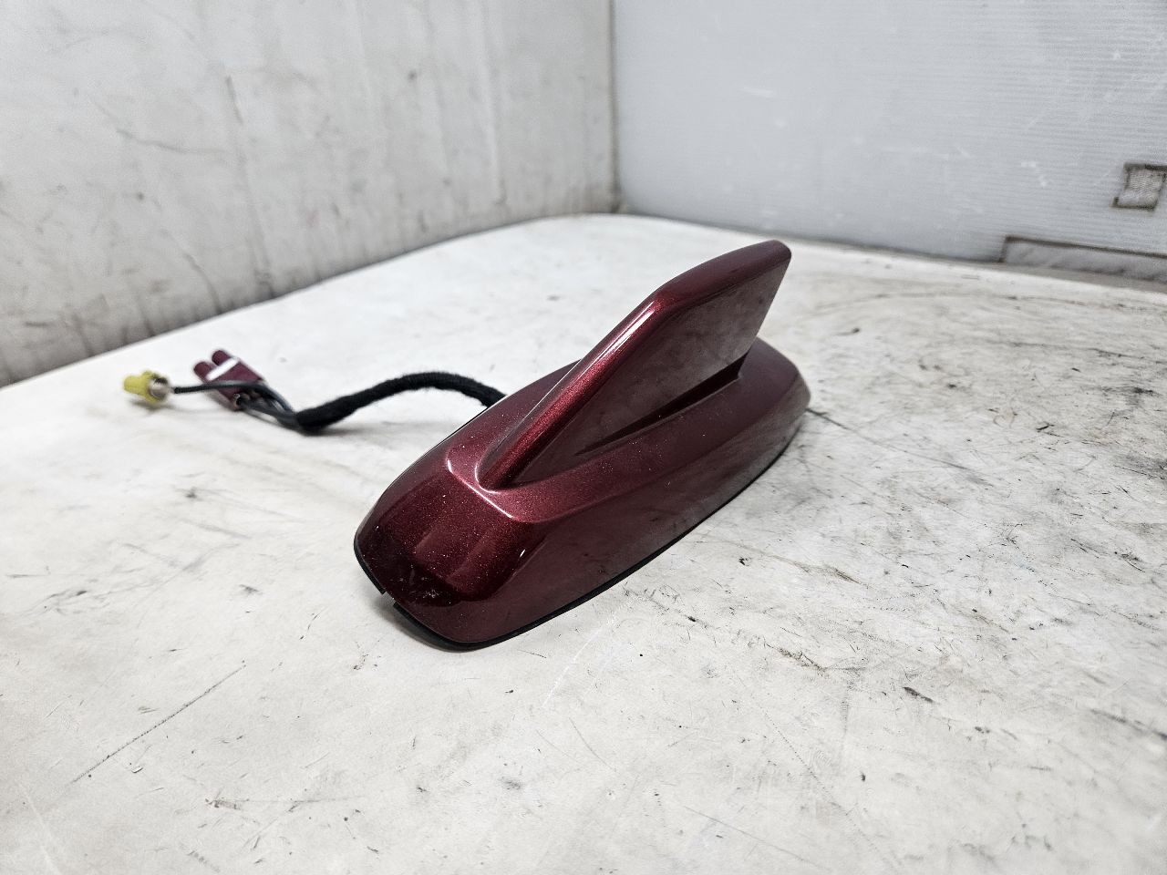 2019 ESCALADE SHARK FIN ANTENNA BLACK RED 84346806 32386 - image 1