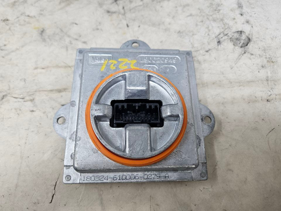 2019 ESCALADE DRL MARKER LIGHT MODULE L90052818 32404 - image 1