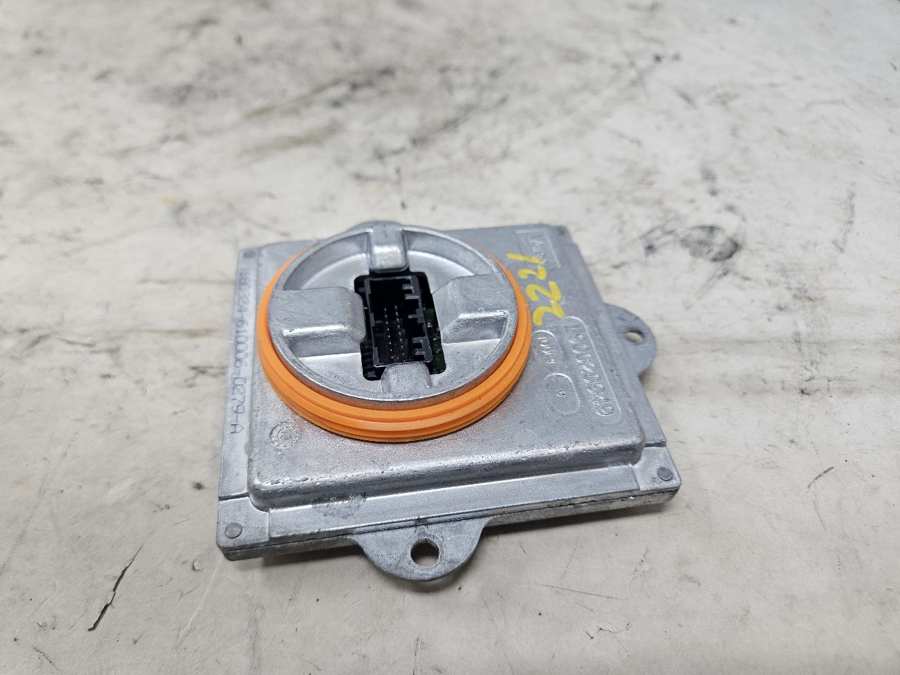 2019 ESCALADE DRL MARKER LIGHT MODULE L90052818 32404 - image 3