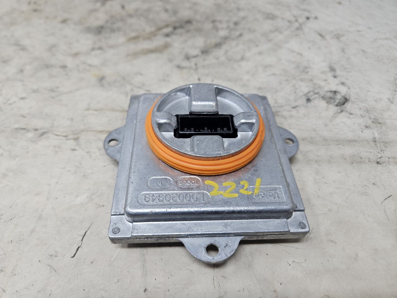 2019 ESCALADE DRL MARKER LIGHT MODULE L90052818 32404 - image 4