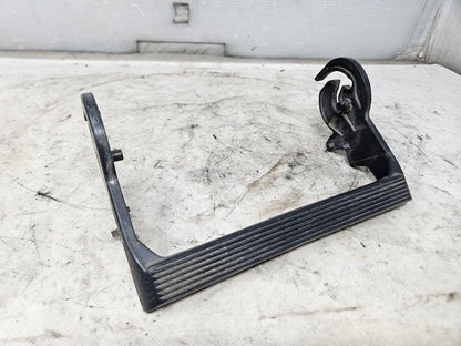 2019 ESCALADE FUSE BLOCK LOCKING HANDLE ONLY 32406 - image 2
