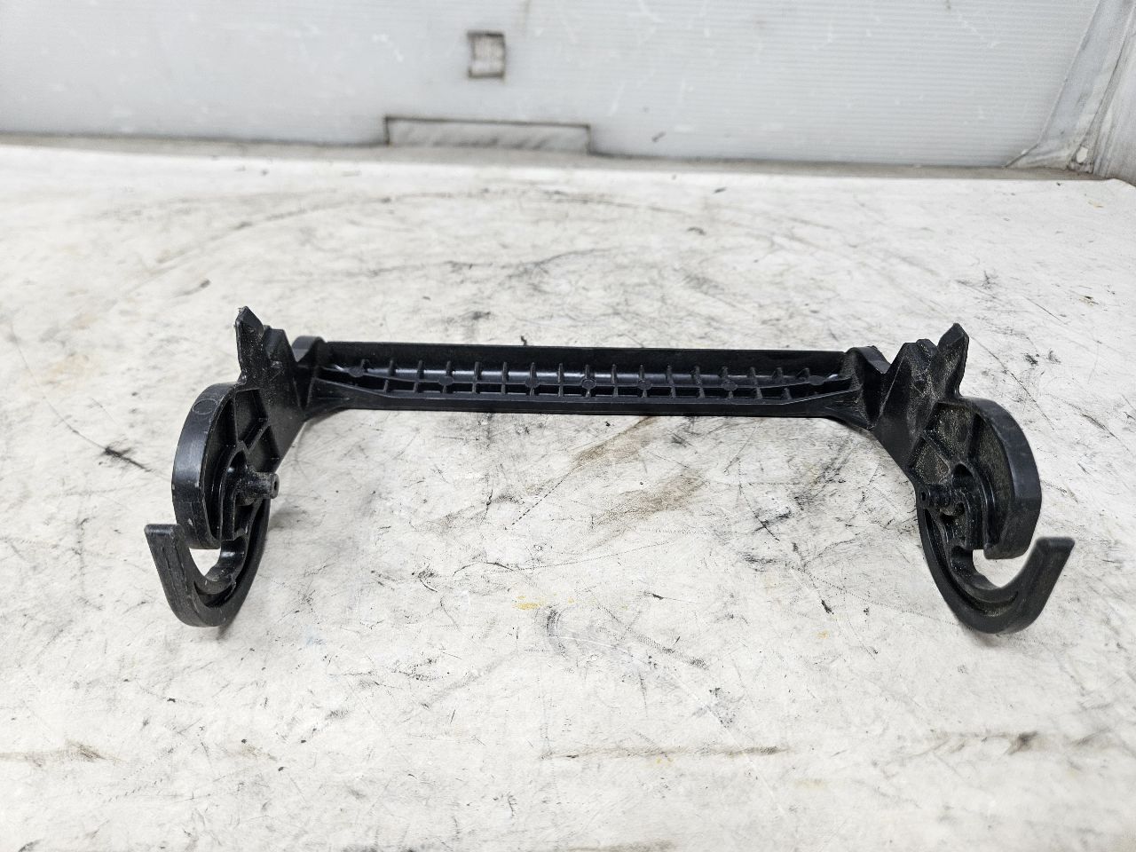 2019 ESCALADE FUSE BLOCK LOCKING HANDLE ONLY 32406 - image 9