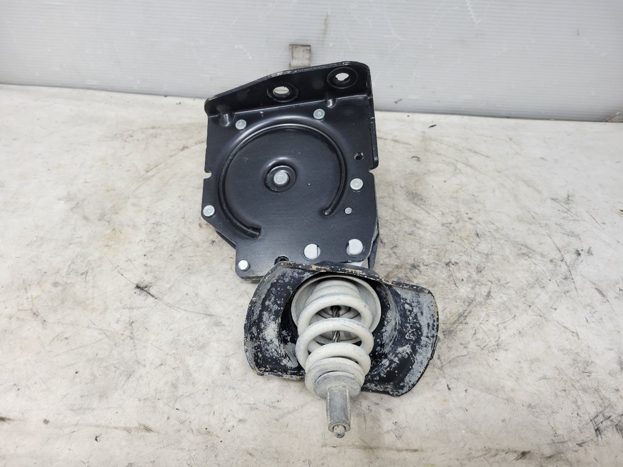 2022 SIERRA150 SPARE TIRE CARRIER 2 BOLT DESIGN 32445 - image 1