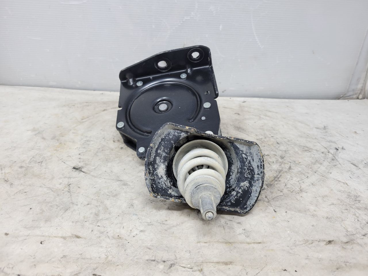 2022 SIERRA150 SPARE TIRE CARRIER 2 BOLT DESIGN 32445 - image 2